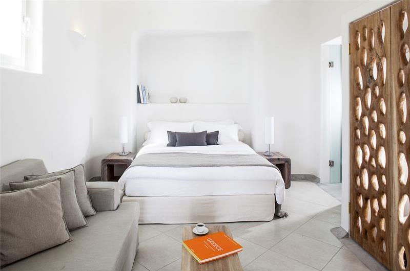 4 Bedroom Villa with Jacuzzi in Imerovigli on Santorini, Sleeps 8