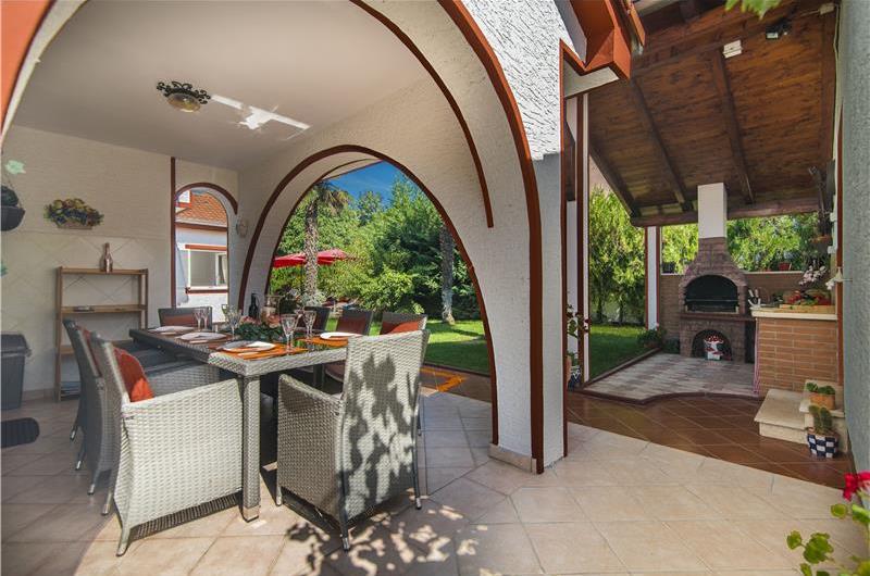 4 Bedroom Villa with Pool and Annex near Porec, Sleeps 8