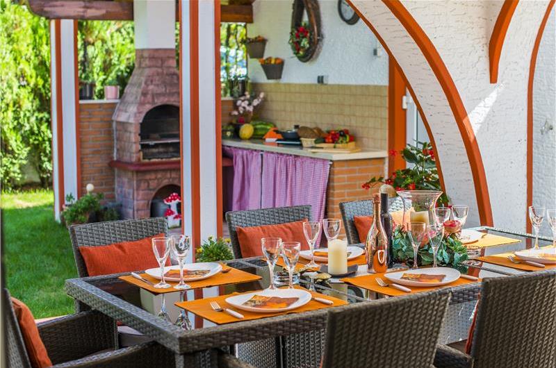 4 Bedroom Villa with Pool and Annex near Porec, Sleeps 8