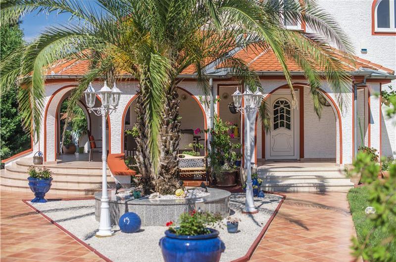 4 Bedroom Villa with Pool and Annex near Porec, Sleeps 8