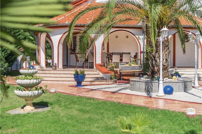 4 Bedroom Villa with Pool and Annex near Porec, Sleeps 8