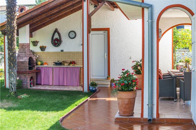 4 Bedroom Villa with Pool and Annex near Porec, Sleeps 8