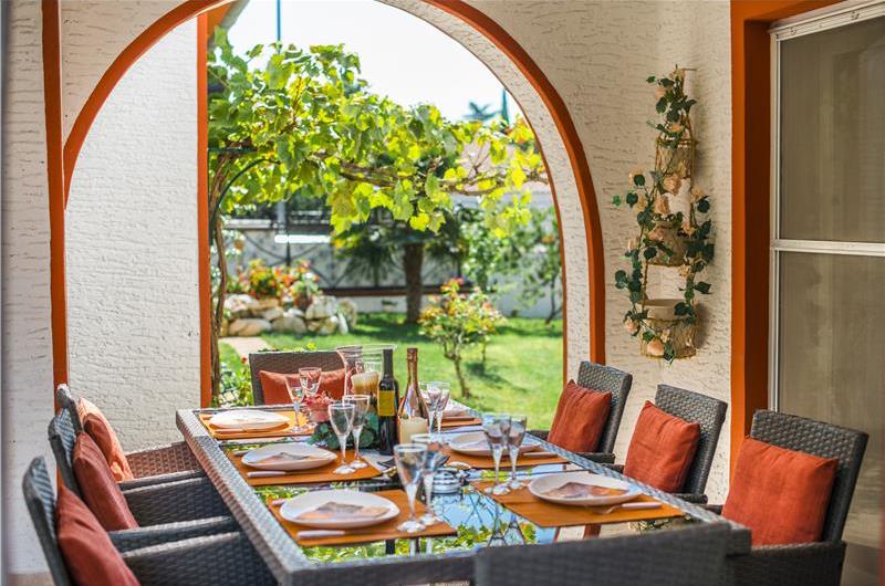 4 Bedroom Villa with Pool and Annex near Porec, Sleeps 8