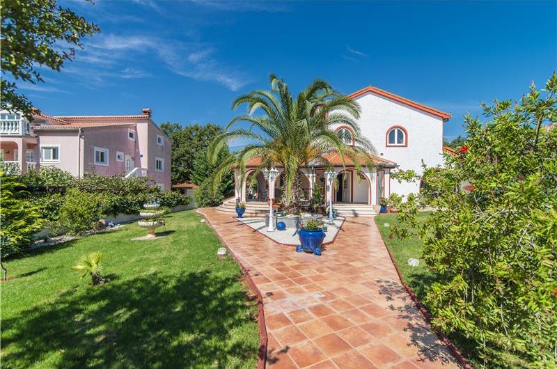 4 Bedroom Villa with Pool and Annex near Porec, Sleeps 8