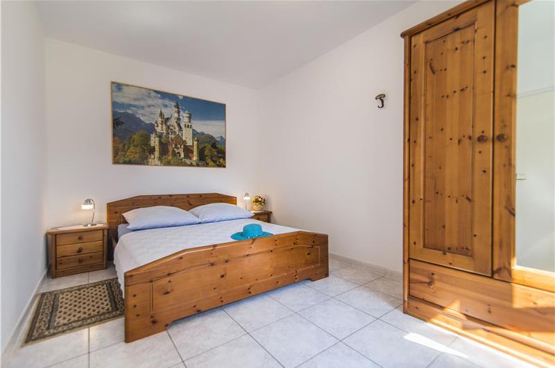 4 Bedroom Villa with Pool and Annex near Porec, Sleeps 8