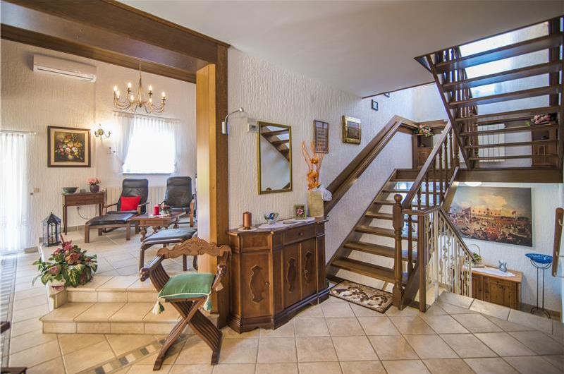 4 Bedroom Villa with Pool and Annex near Porec, Sleeps 8