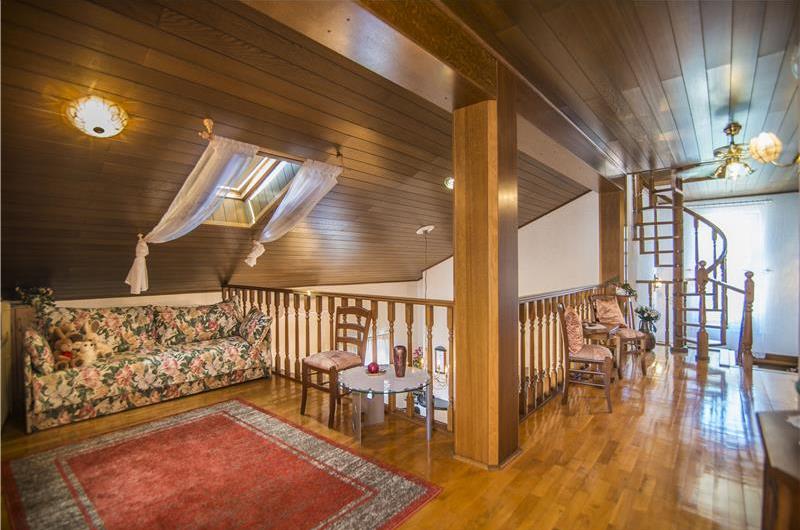 4 Bedroom Villa with Pool and Annex near Porec, Sleeps 8