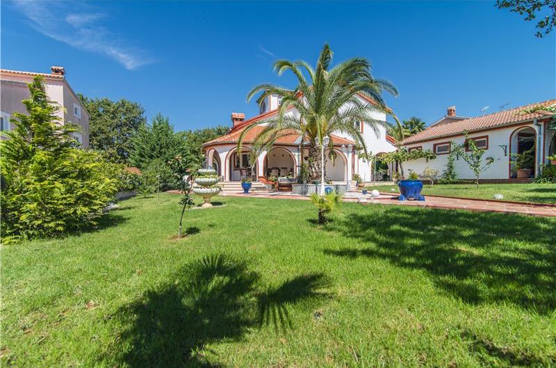 4 Bedroom Villa with Pool and Annex near Porec, Sleeps 8