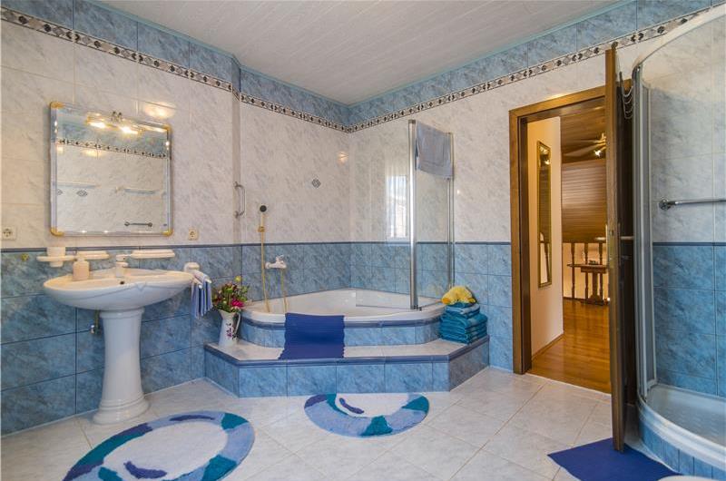 4 Bedroom Villa with Pool and Annex near Porec, Sleeps 8