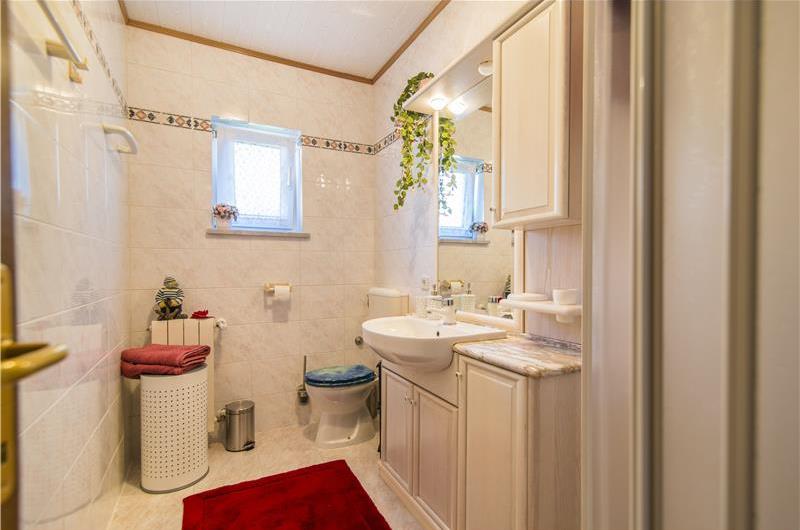 4 Bedroom Villa with Pool and Annex near Porec, Sleeps 8