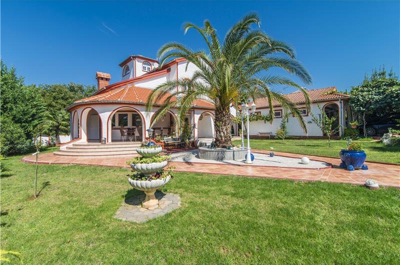 4 Bedroom Villa with Pool and Annex near Porec, Sleeps 8