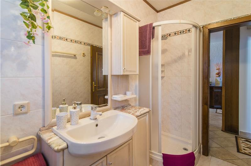 4 Bedroom Villa with Pool and Annex near Porec, Sleeps 8