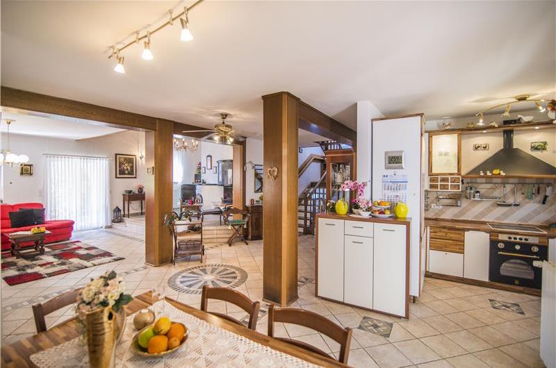 4 Bedroom Villa with Pool and Annex near Porec, Sleeps 8
