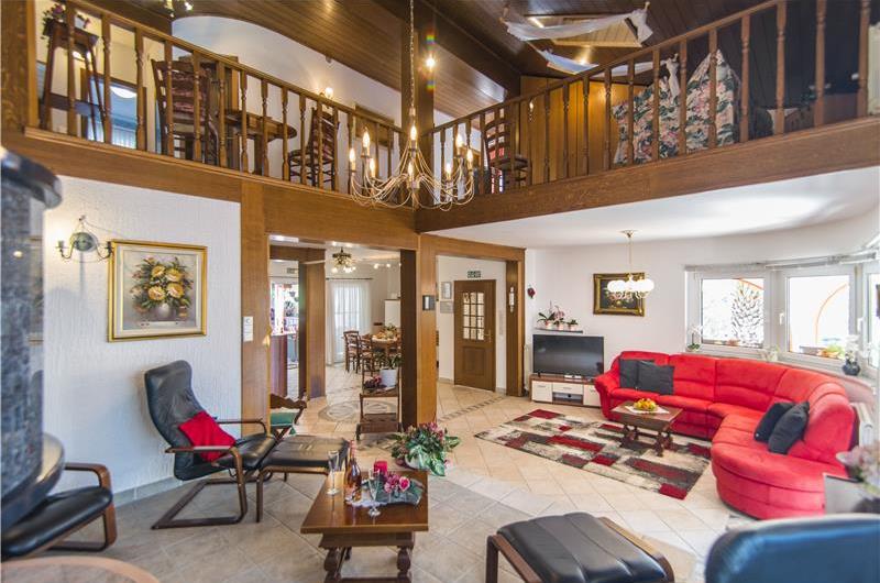 4 Bedroom Villa with Pool and Annex near Porec, Sleeps 8