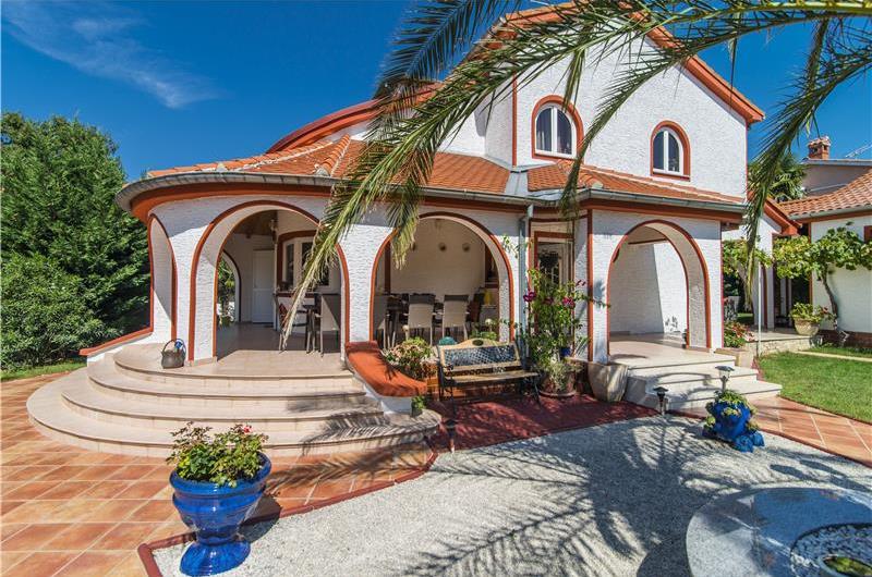 4 Bedroom Villa with Pool and Annex near Porec, Sleeps 8