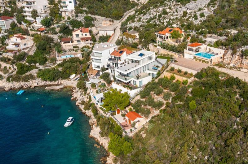 3 Bedroom Villa in Uvala Ljubljeva near Trogir, sleeps 6-7