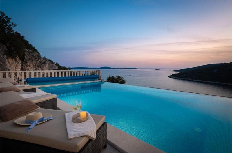 3 Bedroom Villa in Uvala Ljubljeva near Trogir, sleeps 6-7