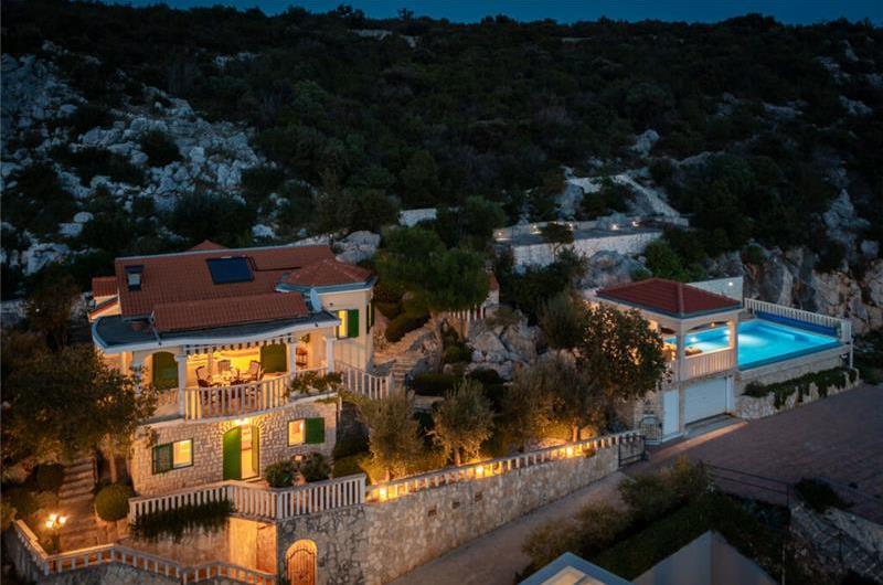 3 Bedroom Villa in Uvala Ljubljeva near Trogir, sleeps 6-7