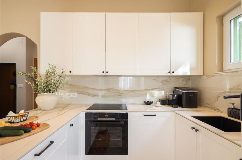 3 Bedroom Villa in Uvala Ljubljeva near Trogir, sleeps 6-7