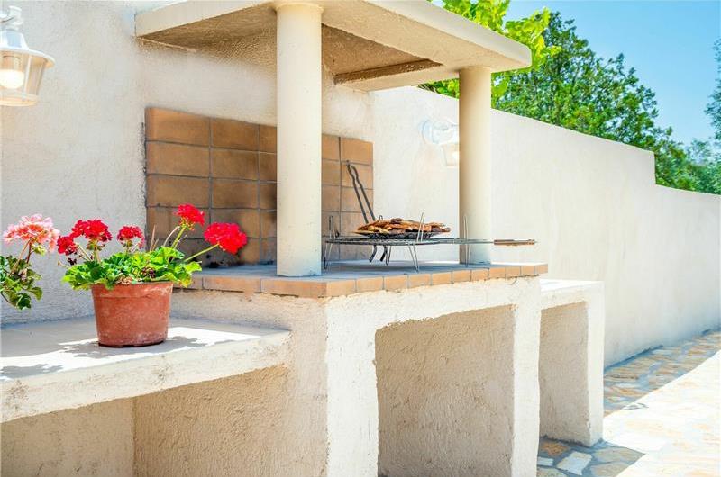 3 Bedroom Villa with Pool in Acharavi on Corfu, Sleeps 6-8
