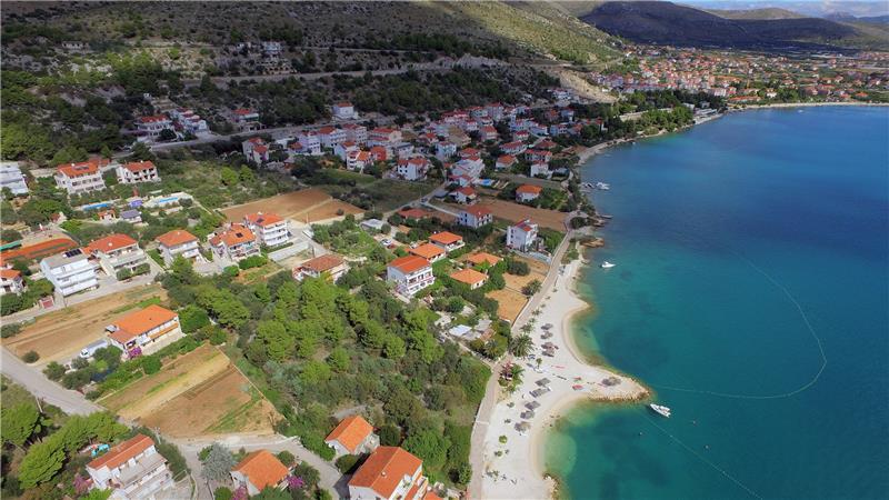 A Selection of 4x 1-Bedroom Apartments and 4x Studio Apartments near Trogir, Sleeps 2-3