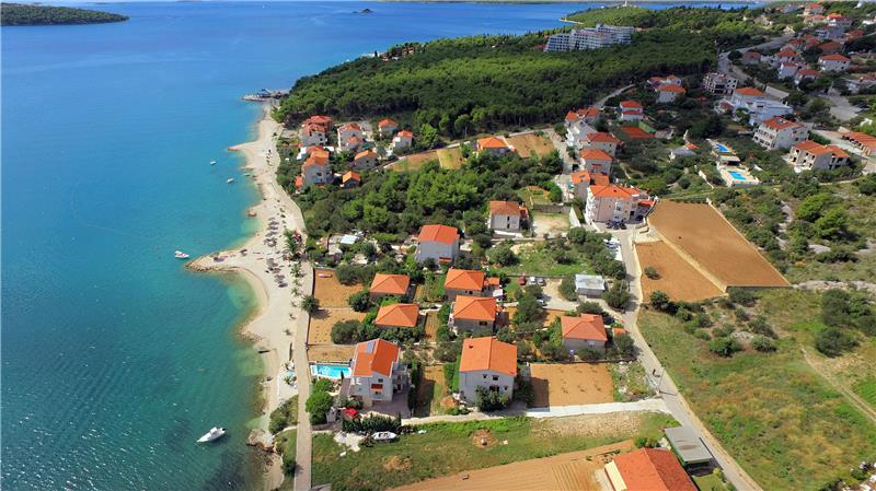A Selection of 4x 1-Bedroom Apartments and 4x Studio Apartments near Trogir, Sleeps 2-3