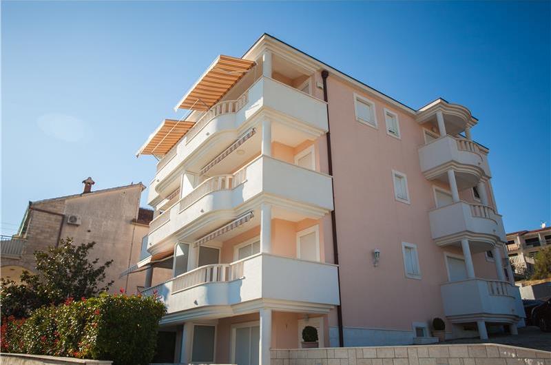 A Selection of 4x 1-Bedroom Apartments and 4x Studio Apartments near Trogir, Sleeps 2-3