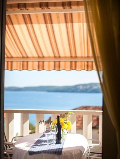 A Selection of 4x 1-Bedroom Apartments and 4x Studio Apartments near Trogir, Sleeps 2-3