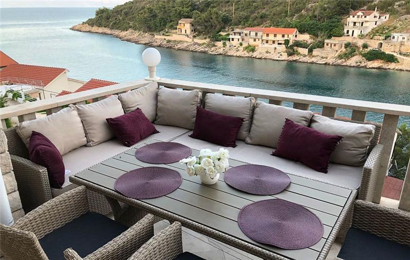 6 Bedroom Villa with Sea View near Jelsa, Hvar Island, Sleeps 12