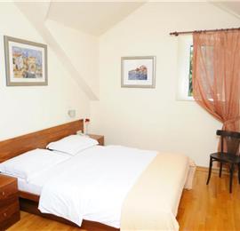 2 bedroom Apartment in Splitska on Brac, Sleeps 4-6