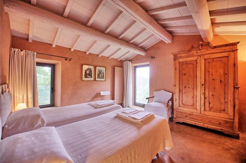 4 Bedroom Villa with Pool near Sarteano, Sleeps 8-9
