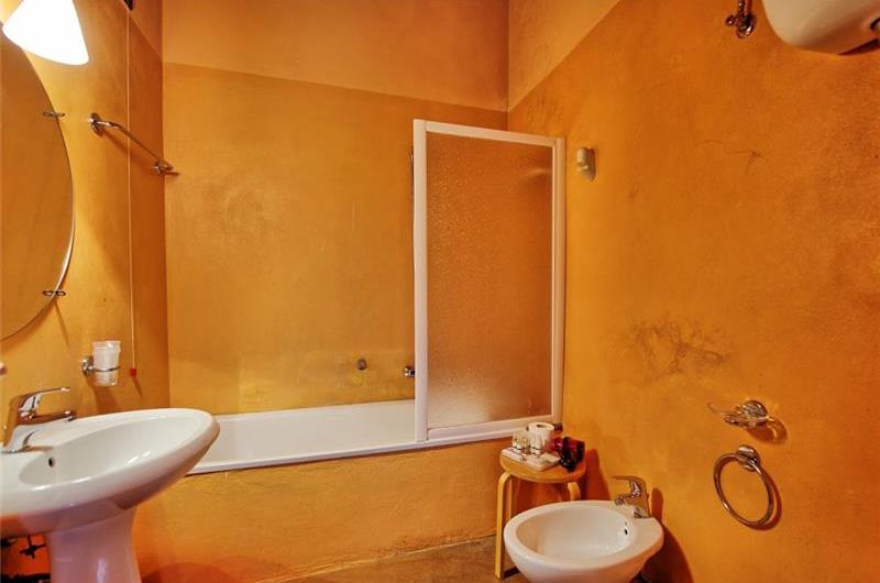 7 Bedroom Villa with Pool near Sarteano in Tuscany, Sleeps 14-16