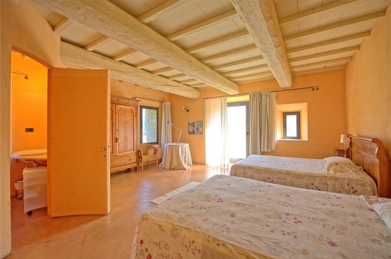 6 Bedroom Villa with Pool and Garden near Sarteano in the Tuscan Countryside, Sleeps 12 
