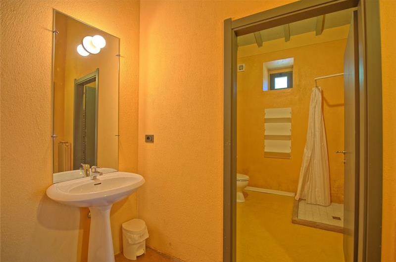 7 Bedroom Tuscan Villa with Pool near Sarteano, Sleeps 14