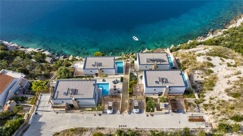 2 x 3 Bedroom Villa with Pool and Sea View near Trogir, Sleeps 6-7