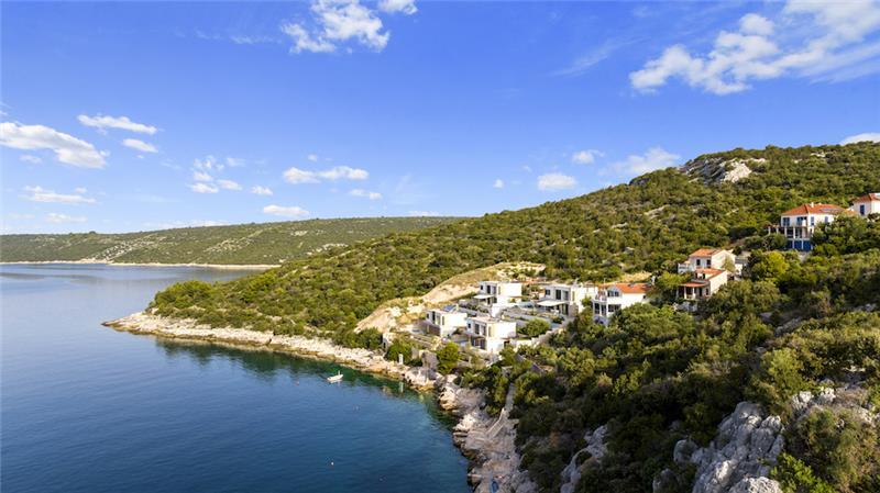 2 x 3 Bedroom Villa with Pool and Sea View near Trogir, Sleeps 6-7