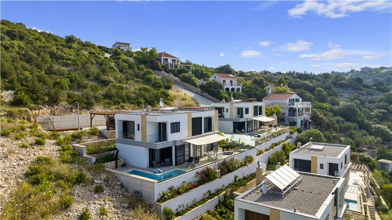 2 x 3 Bedroom Villa with Pool and Sea View near Trogir, Sleeps 6-7