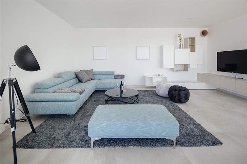 2 x 3 Bedroom Villa with Pool and Sea View near Trogir, Sleeps 6-7