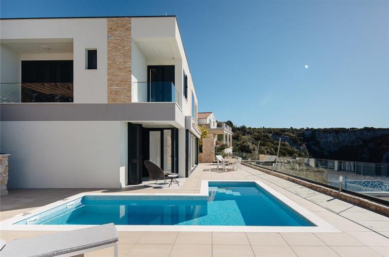 2 x 3 Bedroom Villa with Pool and Sea View near Trogir, Sleeps 6-7