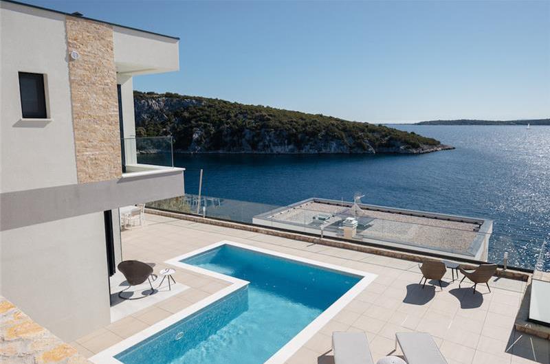 2 x 3 Bedroom Villa with Pool and Sea View near Trogir, Sleeps 6-8