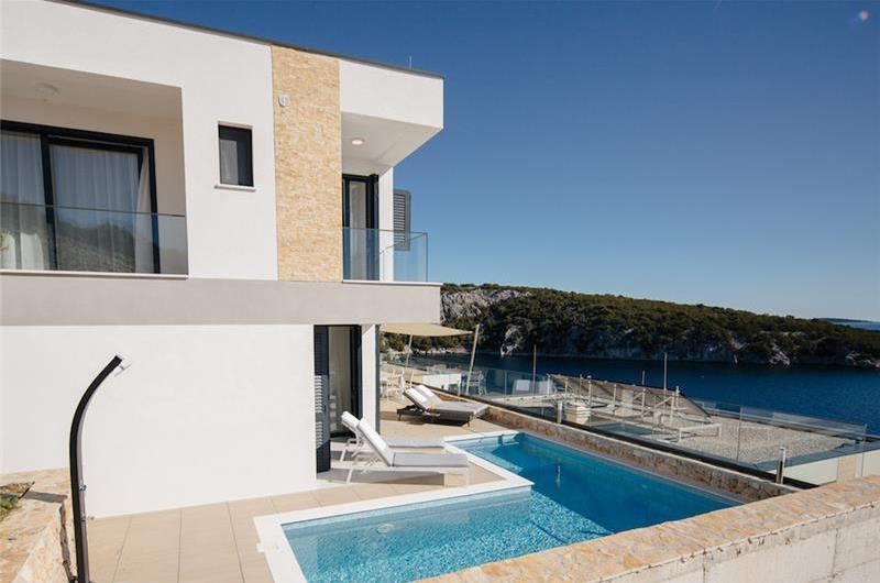 2 x 3 Bedroom Villa with Pool and Sea View near Trogir, Sleeps 6-7