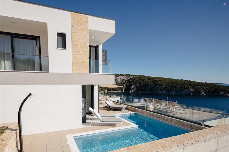 2 x 3 Bedroom Villa with Pool and Sea View near Trogir, Sleeps 6-8