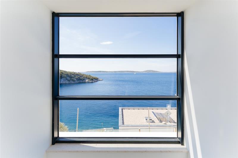 2 x 3 Bedroom Villa with Pool and Sea View near Trogir, Sleeps 6-7