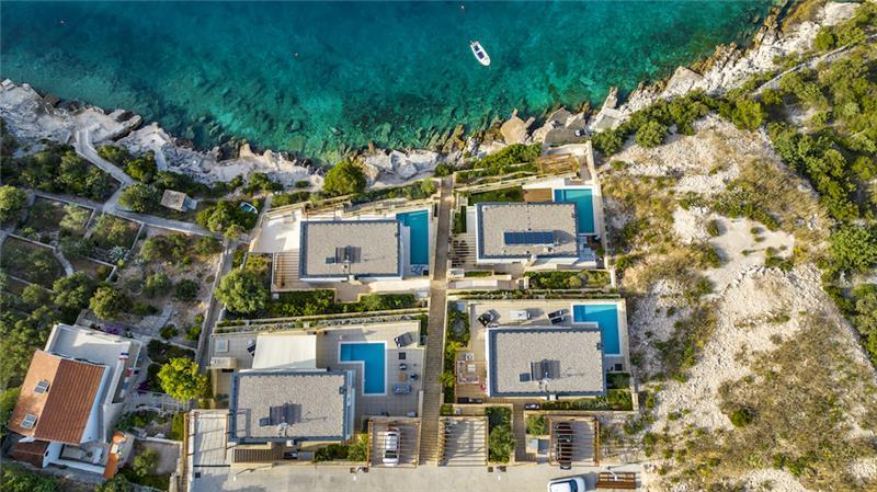 2 x 3 Bedroom Villa with Pool and Sea View near Trogir, Sleeps 6-7