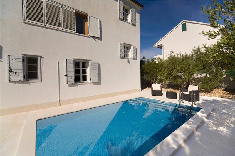 3 Bedroom Villa with Pool, Terrace and Sea Views near Vinisce, Sleeps 7