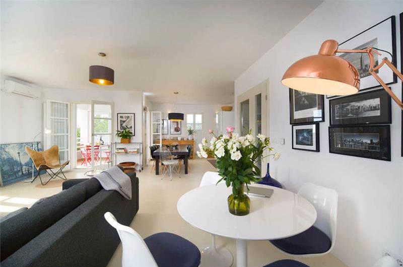 3 Bedroom Villa with Pool, Terrace and Sea Views near Vinisce, Sleeps 7