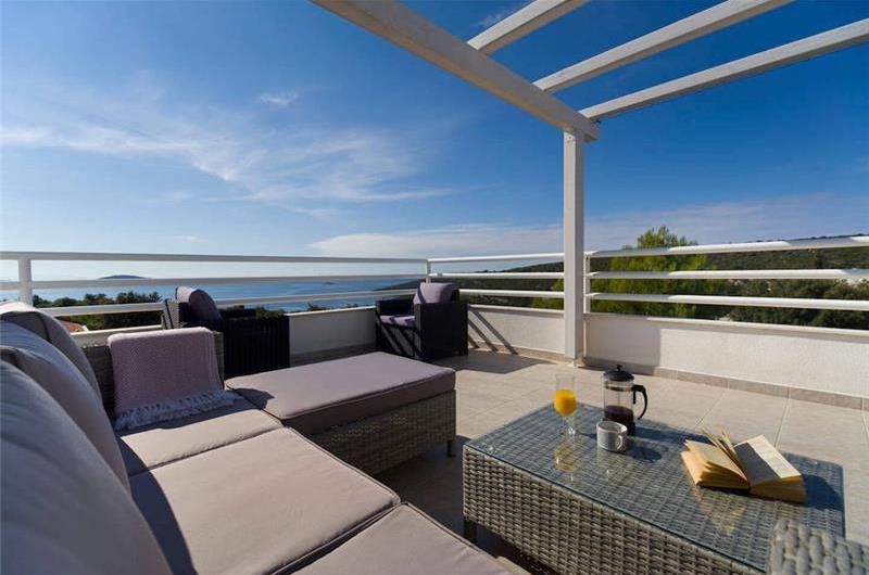 3 Bedroom Villa with Pool, Terrace and Sea Views near Vinisce, Sleeps 7