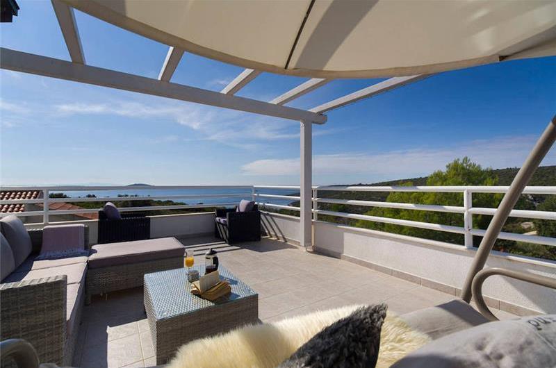 3 Bedroom Villa with Pool, Terrace and Sea Views near Vinisce, Sleeps 7