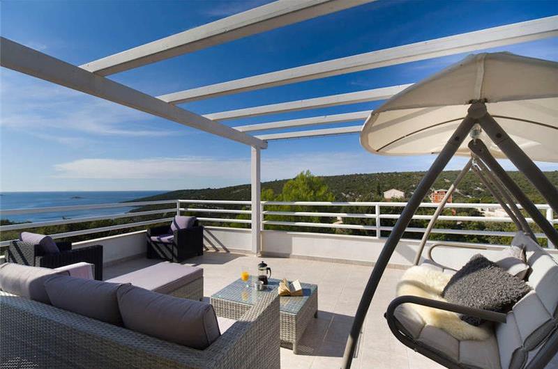 3 Bedroom Villa with Pool, Terrace and Sea Views near Vinisce, Sleeps 7