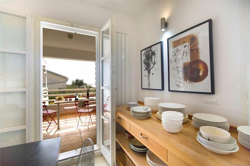 3 Bedroom Villa with Pool, Terrace and Sea Views near Vinisce, Sleeps 7